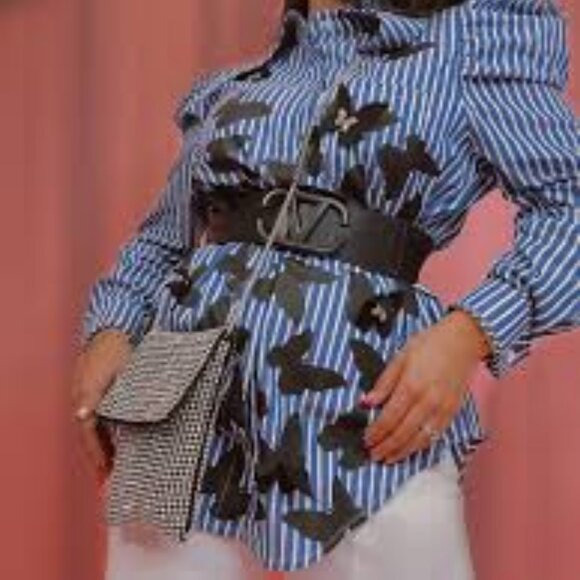 AKIRA Tops - NWT AKIRA 🦋 Blue Striped Butterfly Top